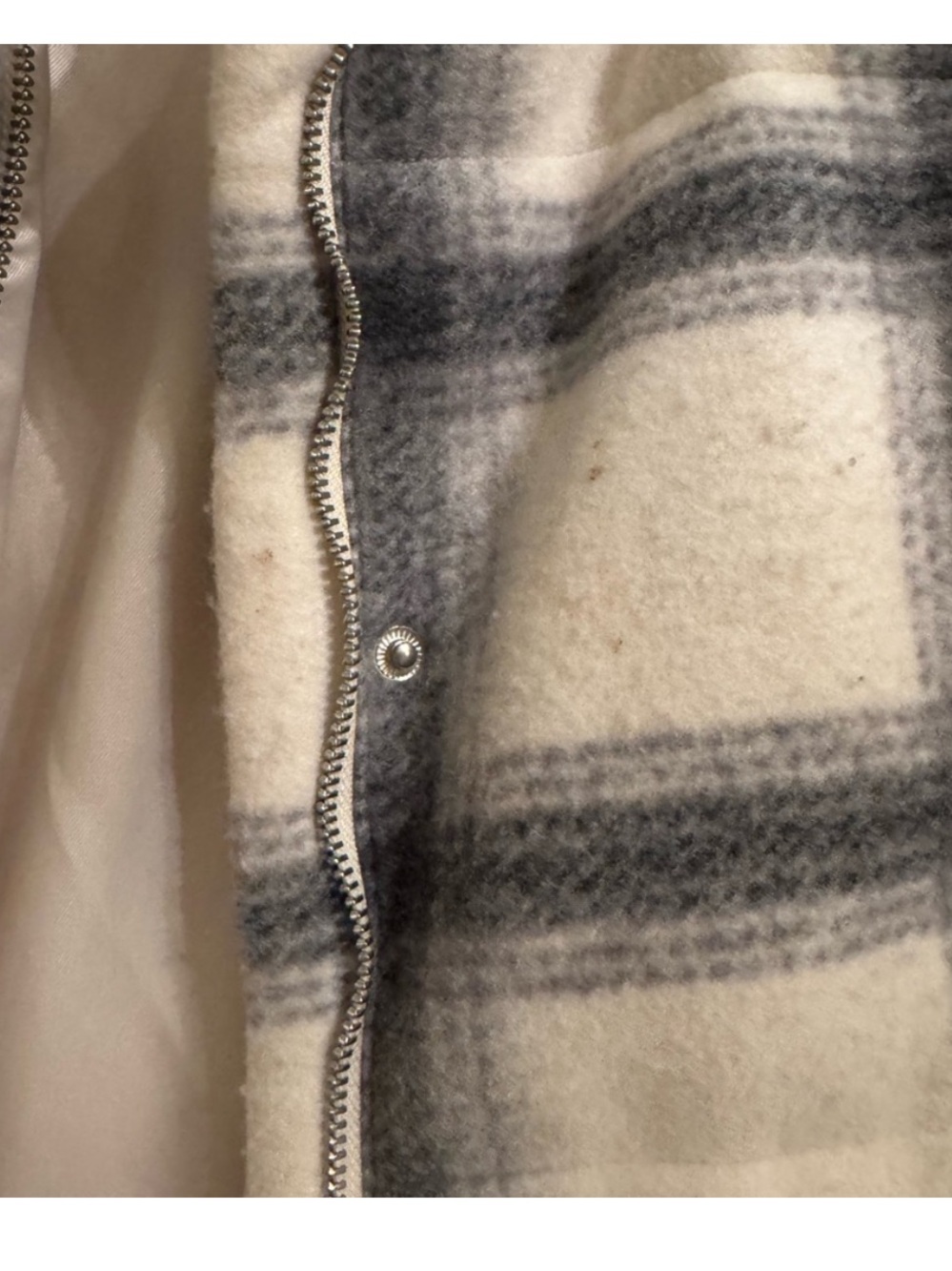 Abercrombie & Fitch Ivory and Gray Plaid Puffer Jacket - Picture 8 of 8